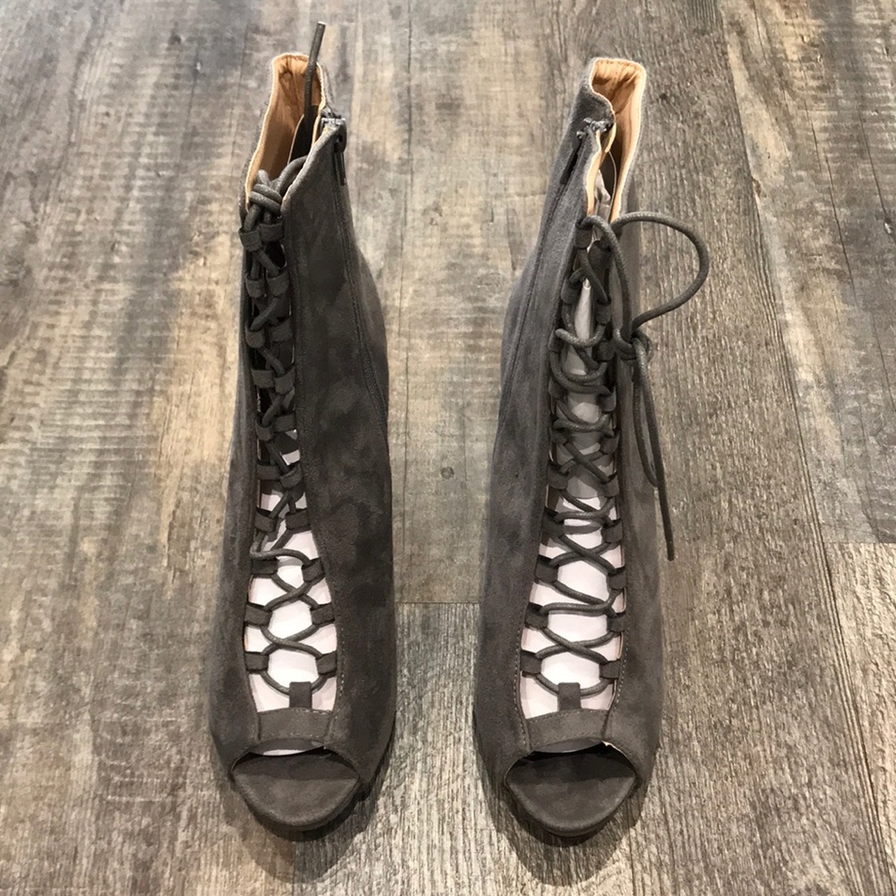 Brand new women’s lace up high heel boot -Grey